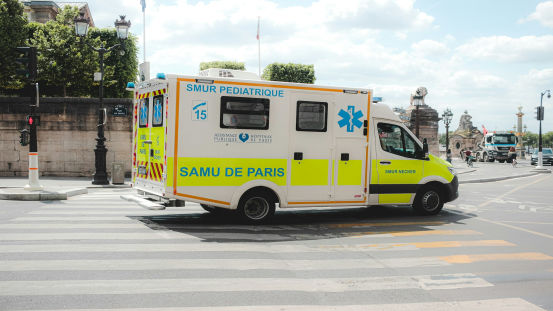 Ambulance in Paris, France https://unsplash.com/photos/green-and-white-volkswagen-t-1-parked-on-the-street-during-daytime-vocC_NHOUXs