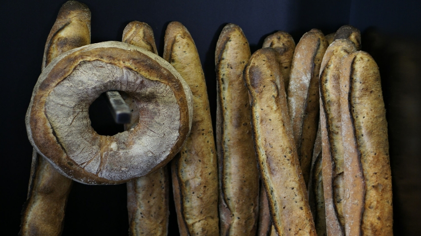 Baguettes https://unsplash.com/photos/breads-2yMkyEfup5o