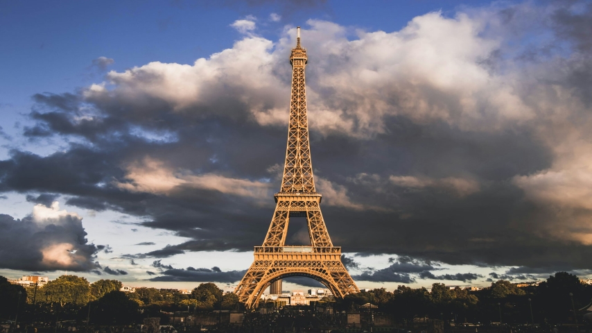 Golden Hour in Paris: https://unsplash.com/photos/eiffel-tower-paris-wTSXKJBtznA