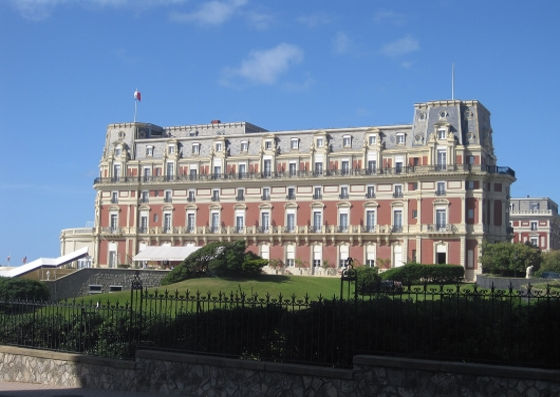 Hôtel du Palais. Bearritz, France: https://commons.wikimedia.org/wiki/File:H%C3%B4tel_du_Palais._Bearritz,_France.(2).JPG#/media/File:H%C3%B4tel_du_Palais._Bearritz,_France.(2).JPG