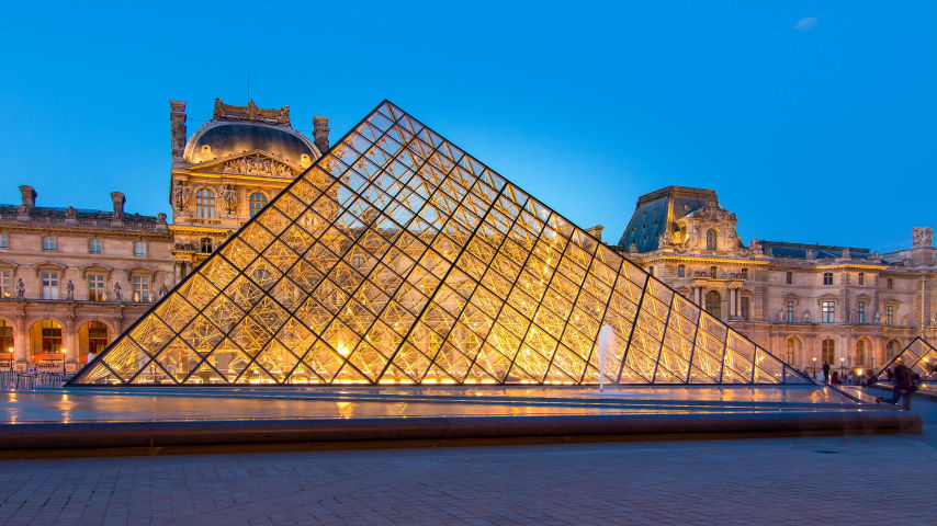 Louvre Museum, Paris, France https://pixabay.com/photos/paris-louvre-museum-pyramid-7159870/