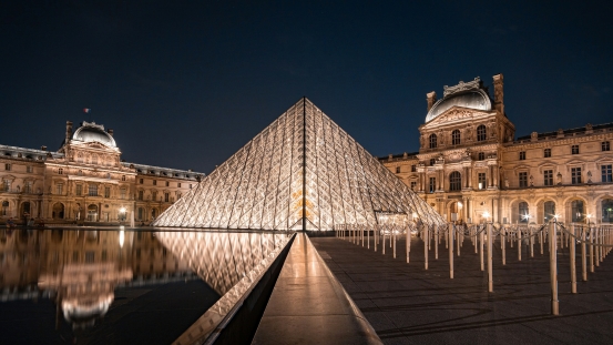 Musée du Louvre by night https://unsplash.com/photos/brown-concrete-building-during-night-time-9s5MWNVwDXQ